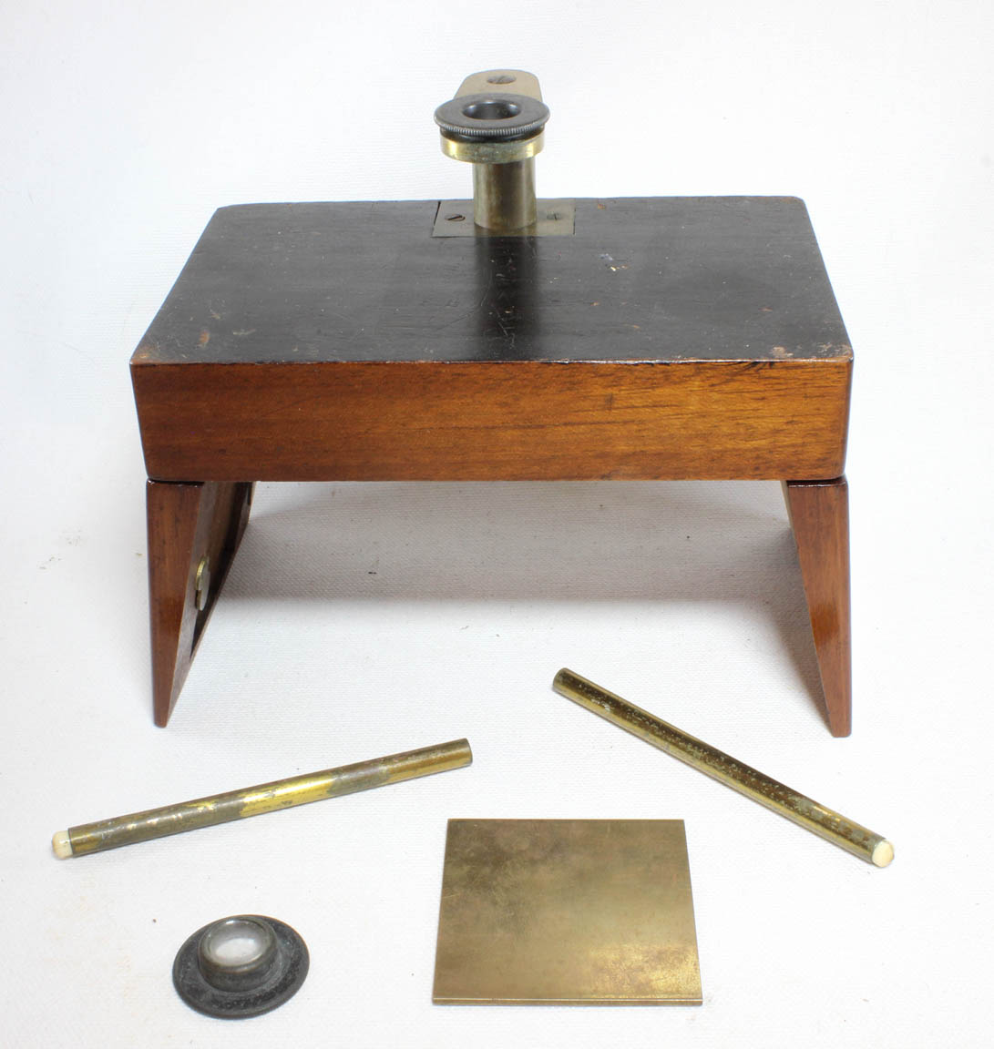 Queckett Dissecting Microscope, early form
