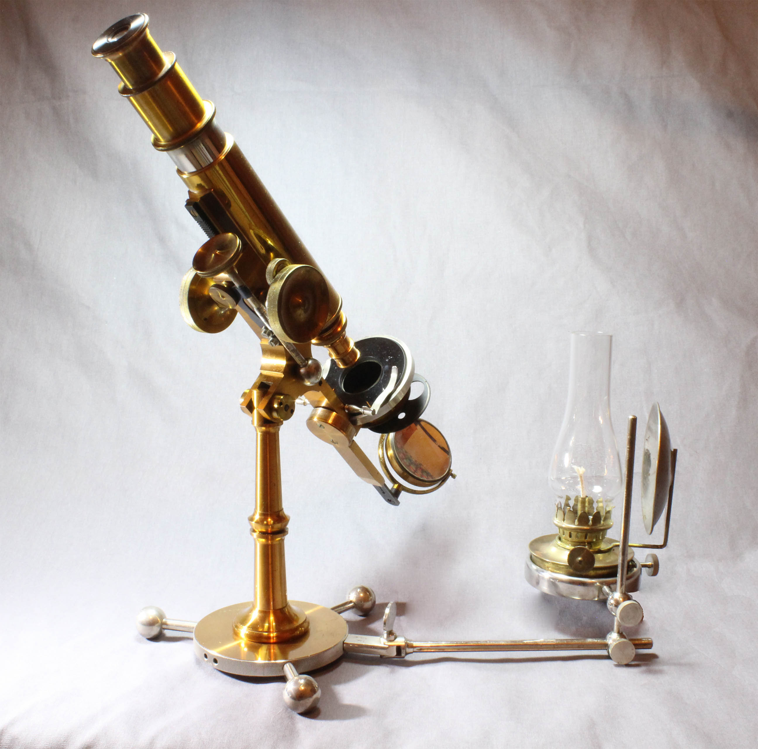 Improved Griffith Club microscope with lamp