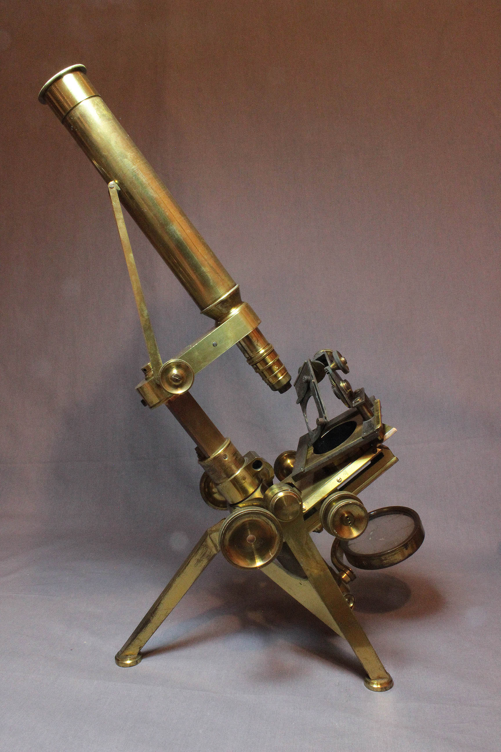goniometer on stage of microscope