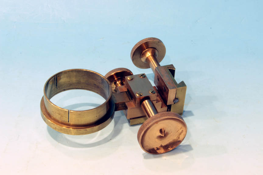 forward-backward rack and pinion