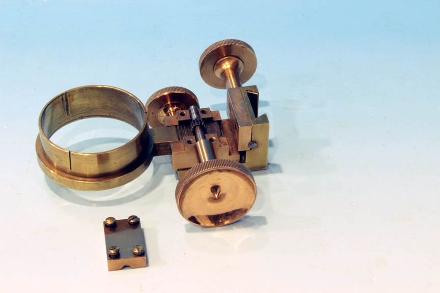 forward-backward rack and pinion